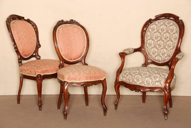 Stuhlsessel, sÜddeutsch, um 1850/60, Rahmen Mahagoni massiv, vielfach geschweift, geschwungen und gerillt, angedeutete AkanthusblÄtter, ...