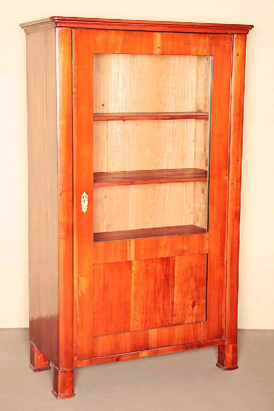 Biedermeier-Vitrine, 1-tÜrig, Kirsche furniert, TÜre im unteren Bereich FÜllung, gerundete Lisenen, SchlÜsselschild Bein, Schellackpolitur, ...