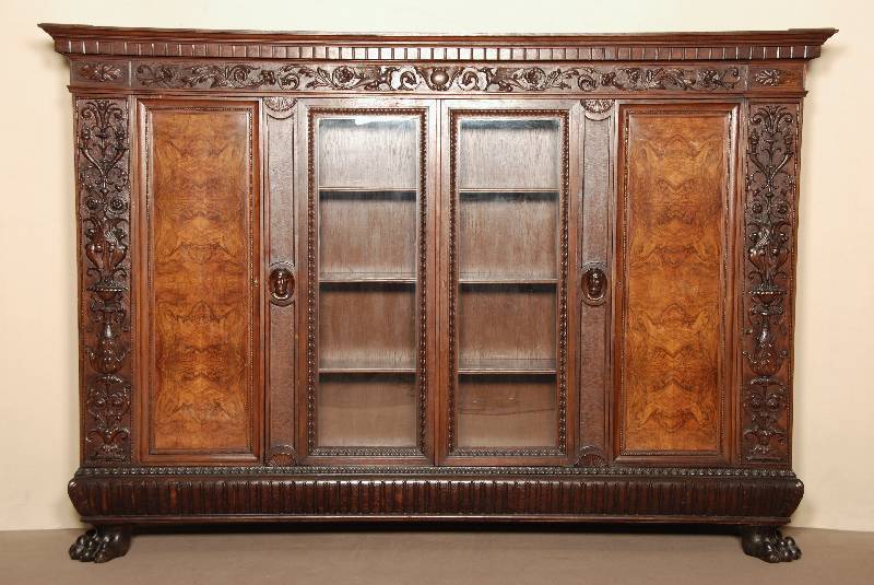 Vielzweck- bzw. BÜcherschrank, deutsch, um 1900, im florentinischen Renaissancestil, Korpus Eiche und Buche, auf Rahmen gearbeitet, ...