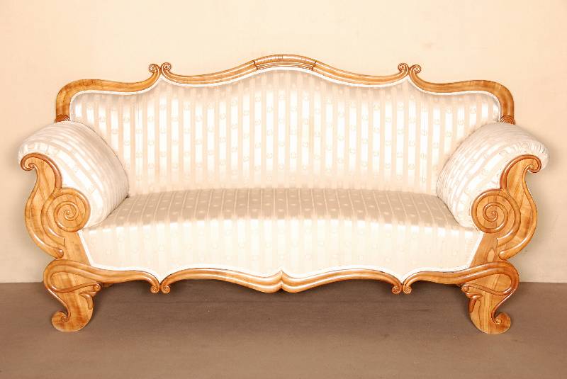 elegante hochbÜrgerliche Couch, deutsch/Raum Frankfurt, um 1835/45, Rahmen Kirschbaum massiv bzw. verdeckte Teile Weichholz, 4-fach geschwungen, ...