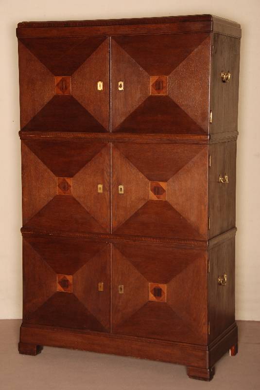 Brandschrank, deutsch, um 1900, Jugendstil, 3 zweitÜrige Kastenteile mit abgesetztem Sockel und angedeutetem Abschlußgesims, auf den TÜren 2 ...