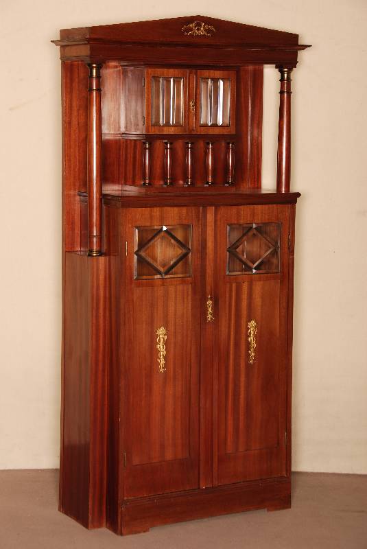 Prunkvitrinenschrank, deutsch/wohl MÜnchen, um 1900/05, Korpus Weichholz, Mahagoni furniert, symetrischer Aufbau, Jugendstil, ausgewÄhltes ...