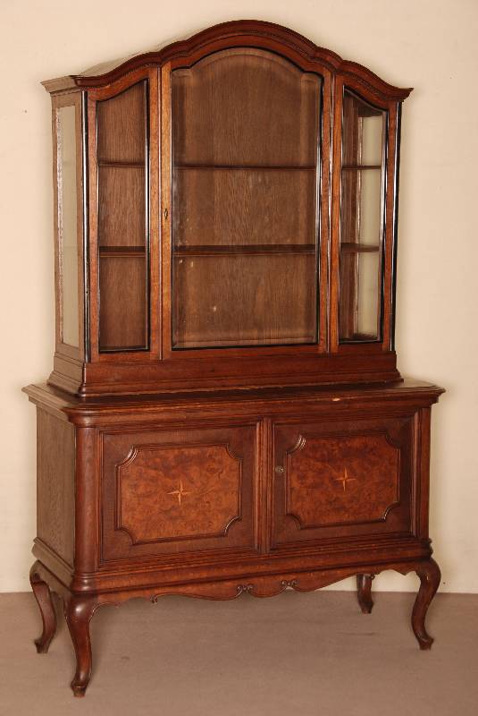 Aufsatzbuffet, deutsch, um 1900/10, Barockstil, Korpus Weichholz, Eichefurnier, auf stark gebogenen Beinen, 2 TÜren mit aufgesetzten ...