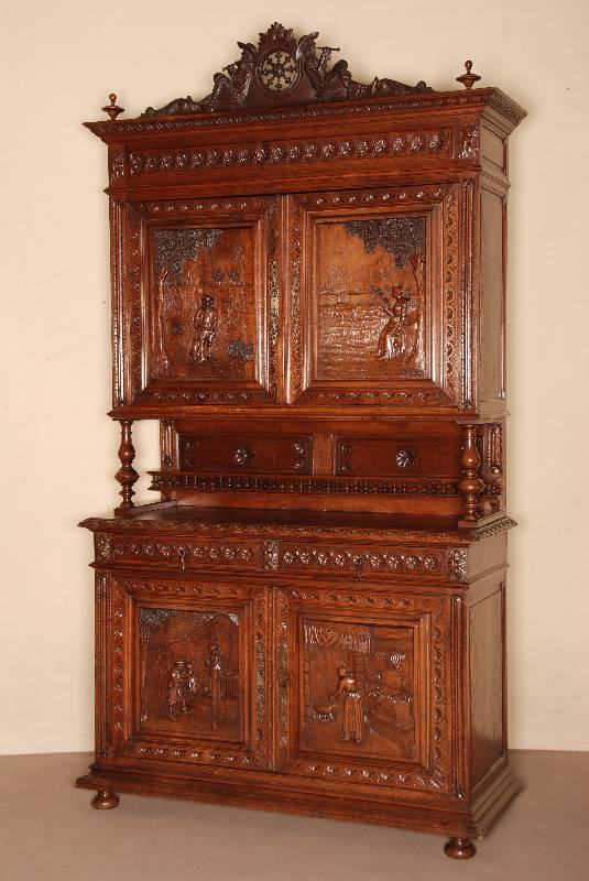 Aufsatzbuffet, Frankreich/bretonisch, um 1870/80, Korpus Eiche massiv, auf gedrÜckten KugelfÜßen, schwere Fußleiste, Unterteil 2 TÜren, ...