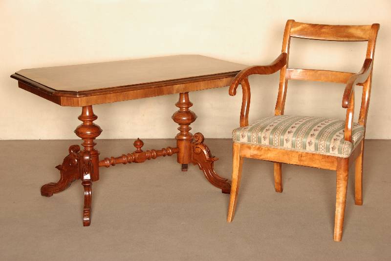 Salontisch, deutsch, um 1885/90, eklektizistisch mit starken Renaissance- und Barockelementen, Doppelfuß mit gedrechselter SÄule verschrÄnkt, ...