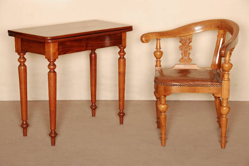 Eckstuhl, deutsch, um 1895/1905, spÄte GrÜnderzeit, Nußbaum und kaukasisch Nußbaum, z.T. im Renaissancestil gearbeitet, Schnitzereien aus dem ...