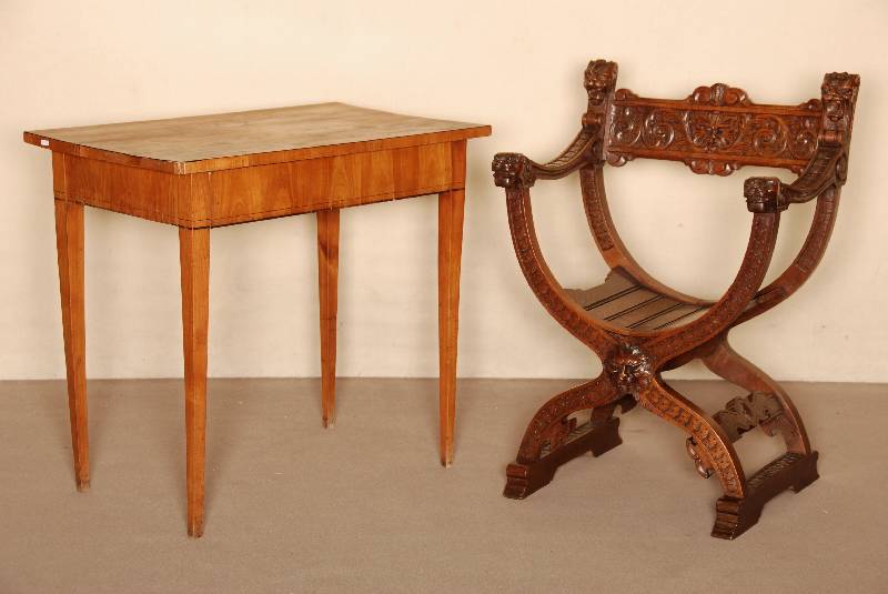 Beidermeierbeistelltisch, sÜddeutsch/Pfalz, um 1825/30, Korpus Weichholz, Kirschbaumwurzelfurnier z.T. 4-fach gespiegelt verlegt, schÖnes ...
