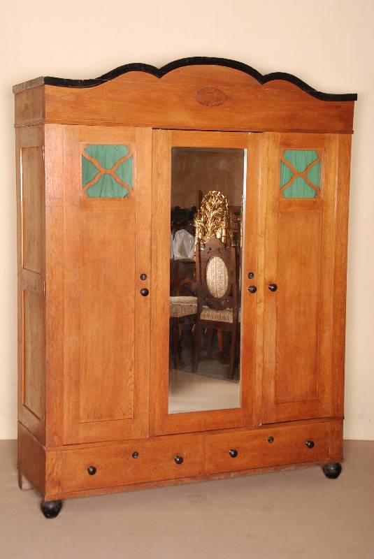 Kleider- bzw. Vielzweckschrank, deutsch, um 1906/08, Korpus Weichholz, Eichefurnier, komplett auf Rahmen gearbeitet, BarockstilanklÄnge, sonst ...