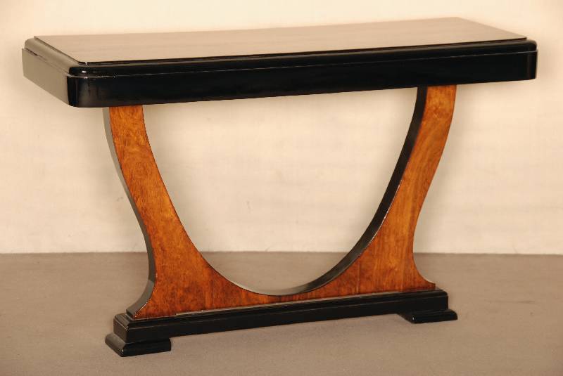 ArtDeco-Wandkonsole, Frankreich, um 1920, Rio-Palisander, zum Teil schwarz abgesetzt, Basis in zeittypisch elenganter Gondelform, runde ...