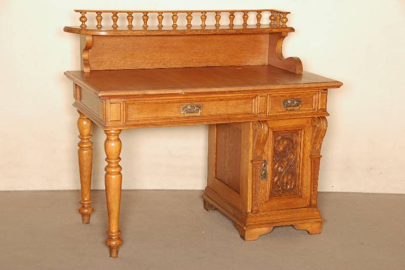 Damenschreibtisch, deutsch, um 1895, Jugendstil, Korpus Weichholz, Eiche massiv, Eichefurnier, asymetrischer Aufbau, links mit gedrechselten ...