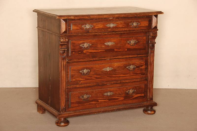 Weichholzkommode, deutsch, um 1880, Tanne massiv, dunkel gebeizt, gewachst, 4-schÜbig, original SchlÖsser und BeschlÄge, obere Schublade ...