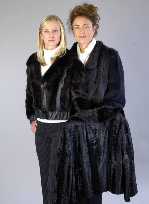 Konvolut 3 Pelzjacken, 1 x Kaninchenjacke (blau-grau gefÄrbt), Gr. ca. 36, dunkelblaues Cashmere, Innenlabel: WW; Weil der Stadt, dunkelgraues ...