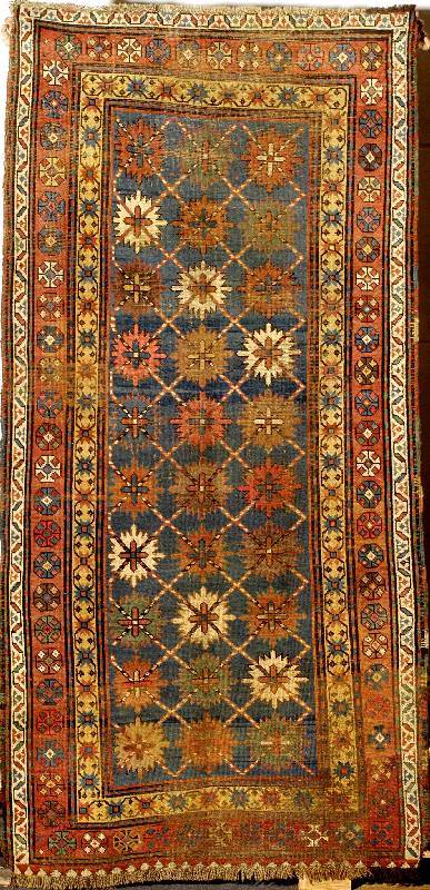 BlÜten-Kazak antik, Kaukasus, reine Naturfa rben, ende 19.Jahrhundert, Wolle geknÜpft auf Wolle, ca. 240 x 122 cm (seltenes Format), Erh altung: ...