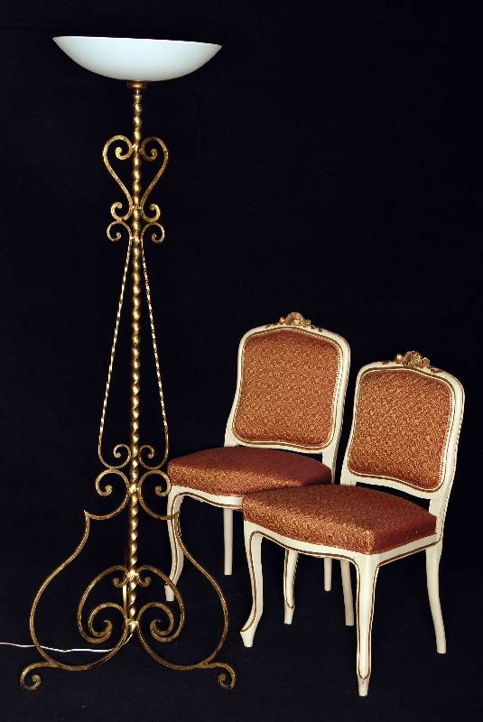 2 AblegestÜhle, Frankreich, um 1920/30, Barockstil, Korpus Buche massiv, gerieft, Schnitzereien mit Muschel bzw. Rosen aus dem Vollholz, diese ...