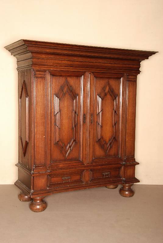 Barockstilschrank, um 1890/1900, in Form eines Hamburger Schapp, nach dem Vorbild von 1700/20, zum grÖßten Teil auf Rahmen gearbeitet, Arbeits- ...