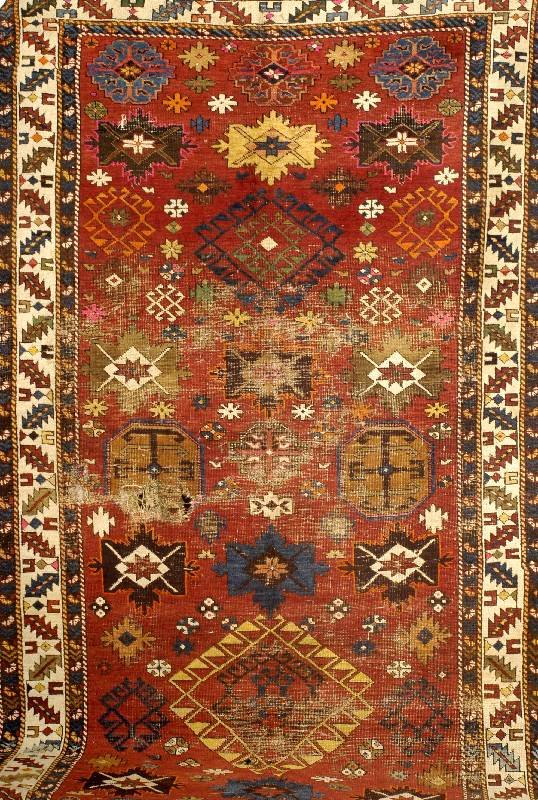 Kazak antik, Kaukasus, um 1900, Wolle auf Wolle, ca. 328 x 140 cm, SchÄtzwert: 2500.- EURO, EHZ: 4-5
