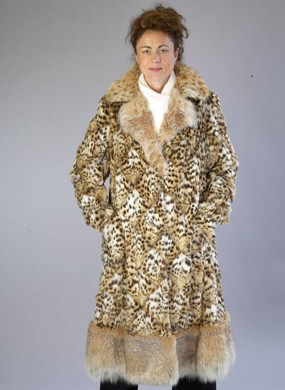 Mantel aus Leopard, Gr. ca. 36/38, Innenlabel Kunze Mannheim Revillon Boutiquw Paris, braunes Innenfutter, 2 seitl. Einschubtaschen, Kragen und ...