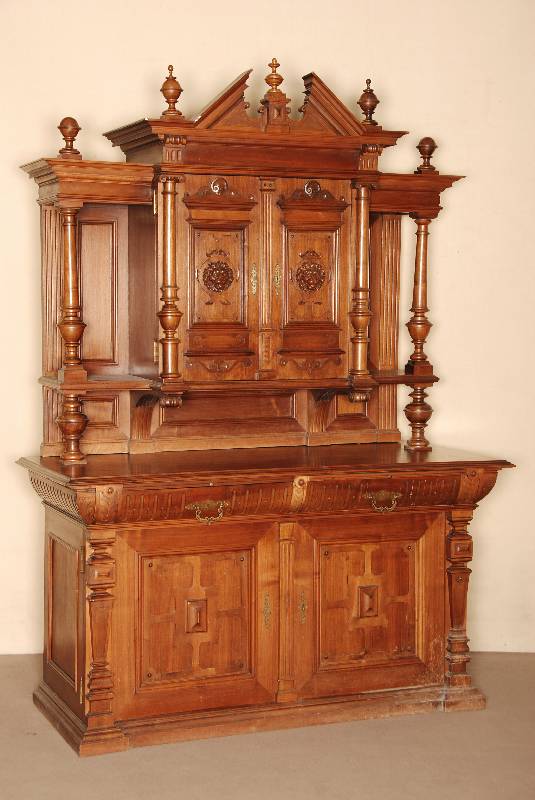 Aufsatzbuffet, deutsch/Raum Aachen, um 1880/90 , GrÜnderzeit, Korpus Eiche und Weichholz massiv, z.T. Nußbaum massiv, Nußbaumfurnier, im ...
