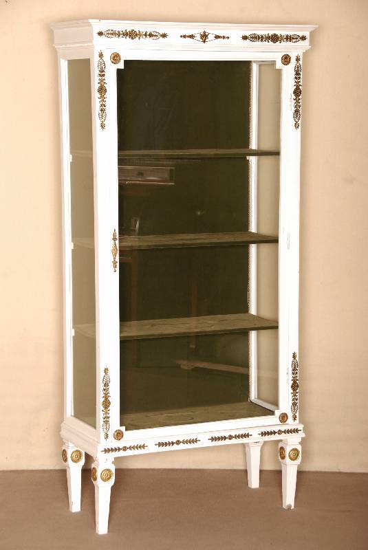 Stilvitrine, 50er/60er Jahre, klassizistisch , Weichholz/Hartholz, Front und Seiten verglast, Zahnfries- und Perlleistenverzierung , ...