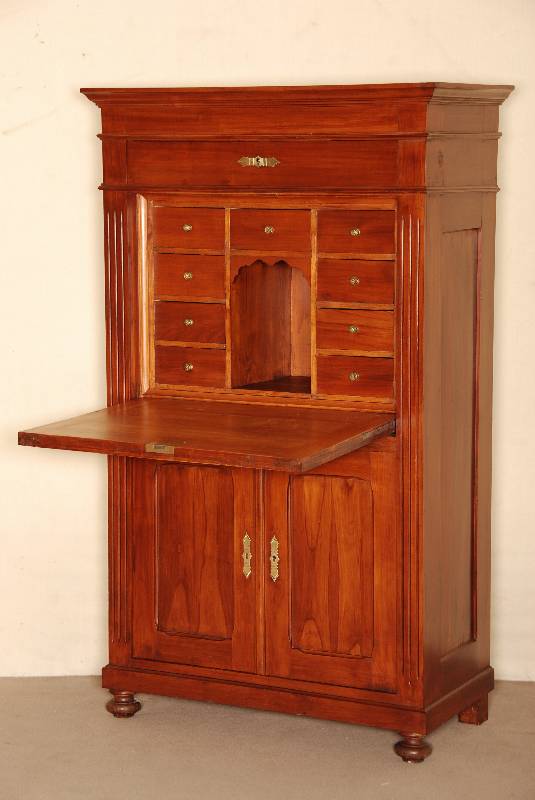 Schreibschrank, sÜddeutsch/ Raum Baden Freiburg, um 1880/90, Korpus Weichholz, Kirschbaum-, Pflaume- und Birnenfurnier, Lisenen 3-fach gerillt, ...