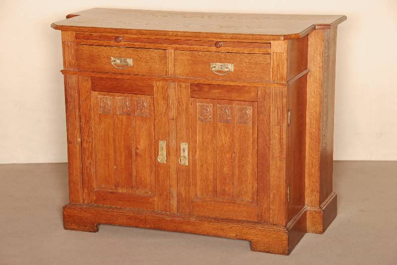 Anrichte, deutsch, um 1900, Korpus Weichholz , Eiche massiv, Eichefurnier, ursprÜnglich wohl Unterteil eines Buffets, zurÜckgesetzte Ecken, ...