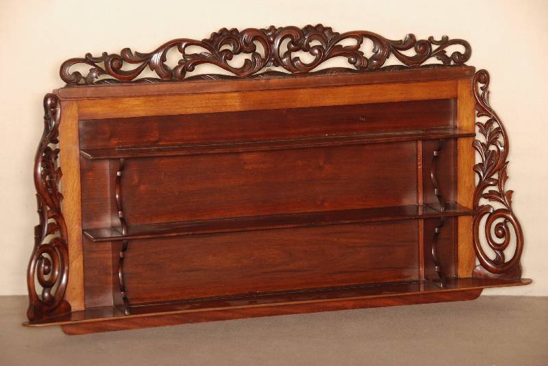HÄngeregal, Holland, um 1860, Wilhelm III, Mahagoni massiv, z.T. furniert, geschnitzte BekrÖnung, mit mehreren AblagemÖglichkeiten, wohl ...
