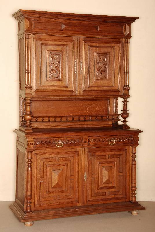 Aufsatzbuffet, Frankreich, um 1880, Korpus Weichholz, Eiche massiv, seitlich kassettiert , aufgesetzte VollsÄulen, Unterteil 2 TÜren und 2 ...