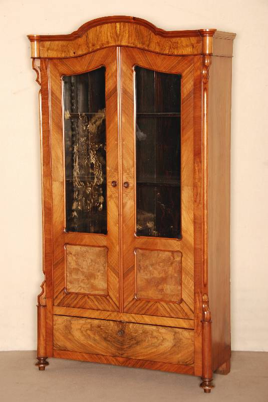 Vitrinenschrank, deutsch, um 1860, Louis -Philippe, Korpus Weichholz, Mahagonifurnier, auf KugelfÜßen, unten 1 Schublade, 2-tÜrig, verglast, ...