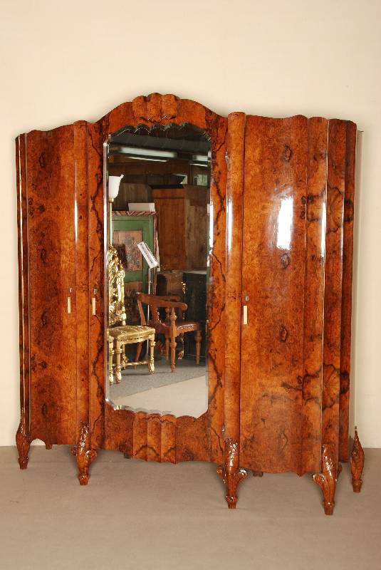 aufwendiges Luxusschlafzimmer, Frankreich, um 1925, im ArtDeco-Stil, bestehend aus Schrank, 2 Betten, 2 Nachttische, Spiegelkommode und ...
