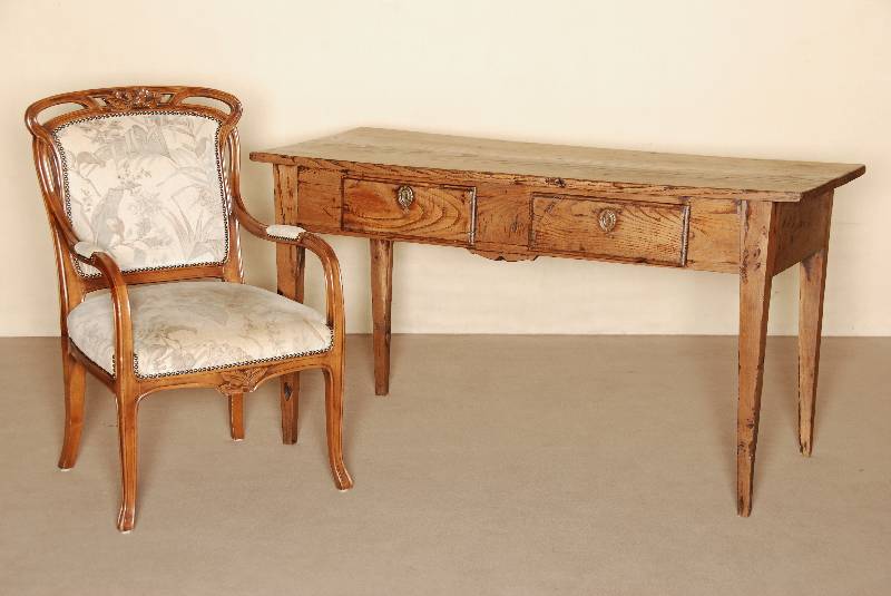 Tisch, Frankreich, um 1790, Eiche massiv, sogenannter Bezahltisch, konische Beine, 2 -schÜbig, Platte original, sehr ausgefallenes frÜhes ...