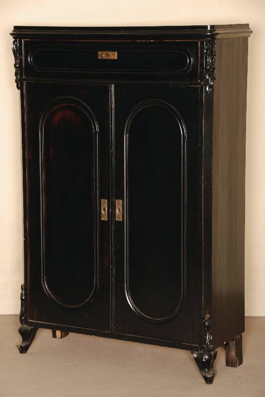 Vertiko, deutsch, um 1860, Louis-Philippe, auf stark gebogenen FÜßen, TÜrfÜllungen eingerahmt mit profilierten abgeschrÄgten Lisenen, in ...