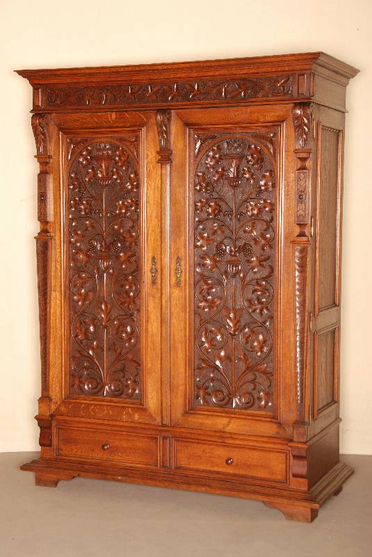 Schrank, deutsch, um 1900, Jugendstil, Korpus Eiche/Weichholz, auf KugelfÜßen, 2 Schubladen, FÜllungen mit allseitiger Leistenverzierung, ...