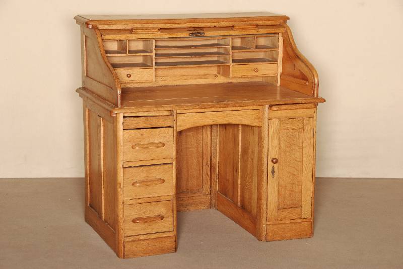 RollbÜro, deutsch, um 1910, Eiche massiv, auf Rahmen gearbeitet, Inneneinrichtung mit AblagefÄchern und zwei Schubladen, sehr gute Verarbeitung, ...