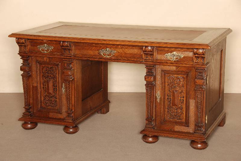 Schreibtisch, deutsch, um 1890/1900, GrÜnderzeit, komplett auf Rahmen gearbeitet, Eiche massiv, Frontgestaltung im Renaissance- und ...