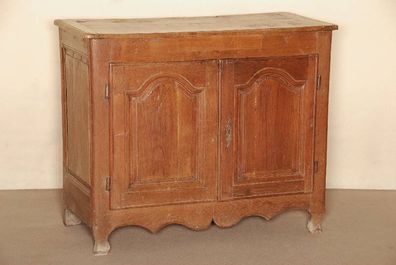 2-tÜriges SchrÄnkchen, Elsaß, um 1800/30, Eiche massiv, komplett auf Rahmen gearbeitet, Front mit geschweiften Inletelementen, geschweifte ...