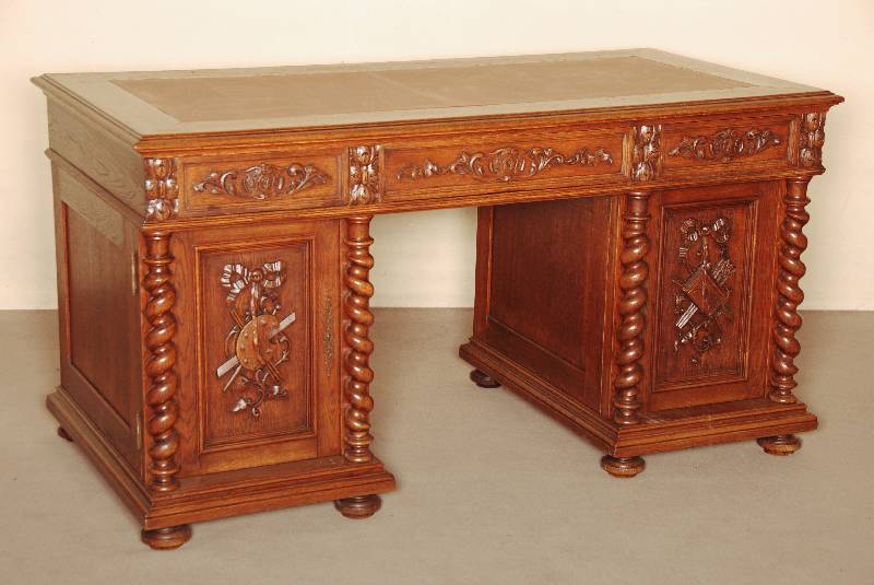 Schreibtisch, Belgien/Aachen, um 1890, freistehend konzipiert, komplett auf Rahmen gearbeitet, Eiche massiv, freistehende SÄulen, in sich ...