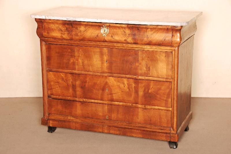 sogenannte Rahmenkommode, sÜddeutsch/Freiburg, um 1850, 4-schÜbig, Oberteil geschwungen, Korpus Weichholz, Wurzelnußfurnier doppelt gespiegelt ...