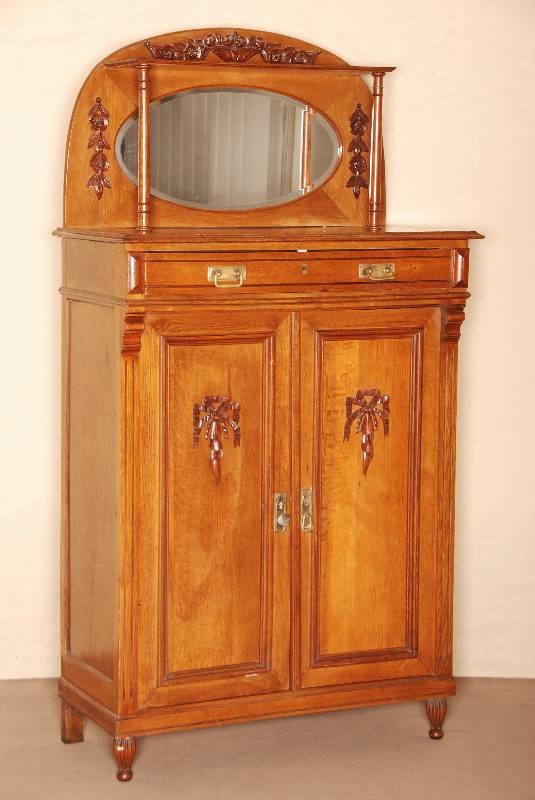 Aufsatzvertiko, deutsch, um 1895/1900, Korpus Weichholz bzw. Eiche massiv, Eichefurnier, reiche Leistenverzierung, diese doppelt bzw. 3-fach ...