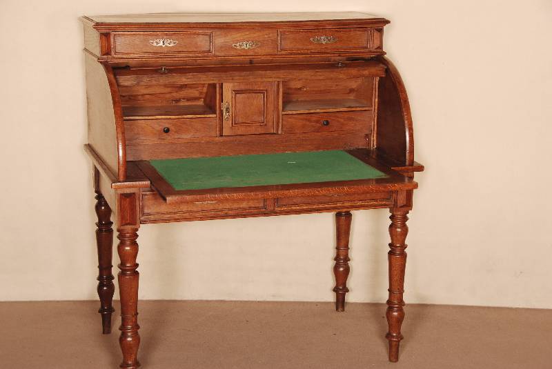Schreibtisch mit Rollo, Holland, um 1880, Willhelm III, Korpus Eiche, z.T. furniert, auf gedrechselten Beinen, unter der Arbeitsplatte 2 ...