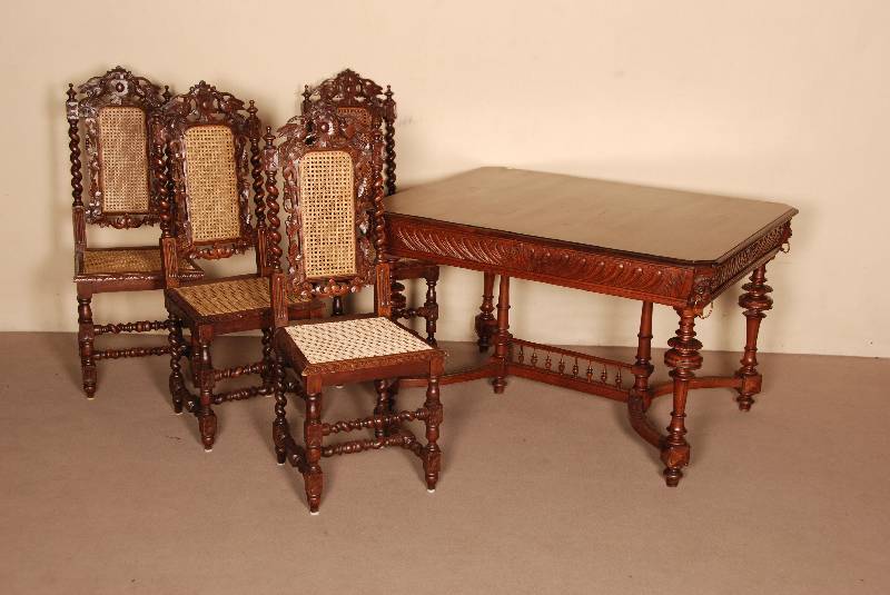 4 StÜhle, Frankreich, um 1880, Eiche massiv, gedrechseltes korkenzieherfÖrmiges Sitzgestell, RÜckenlehnen mit Vogeldekor und umlaufendem ...