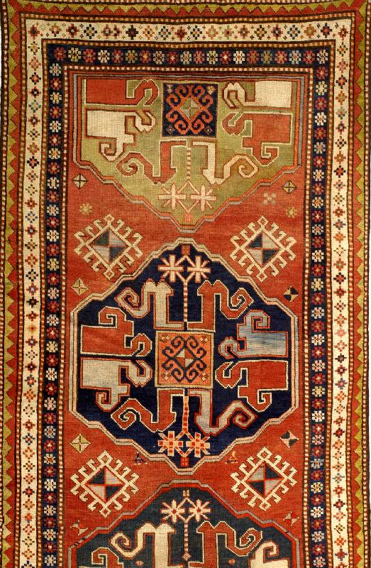 Wolkenband Kazak antik, sog. Chondzoresk, Kaukasus, um 1900, Wolle auf Wolle, ca. 235 x 112 cm, SchÄtzwert: 7000.- EURO, EHZ: 2-3 (gut er ...