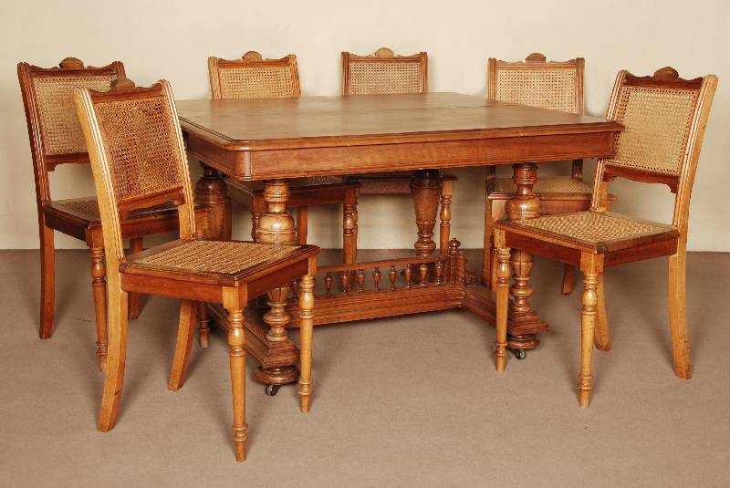 6 StÜhle, um 1900, GrÜnderzeit, Nußbaum massiv, Geflecht aus der Zeit, Barockstilanspielung, Beine und FÜße in Drechselarbeit, ...