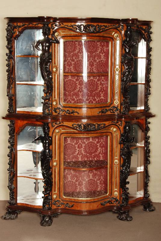 Aufwendige Sammlervitrine, deutsch/wohl Dresden, um 1875/80, 6-fach geschweift, 2 -teilig, teilverspiegelt, 1 Spiegel beschÄdigt, ...