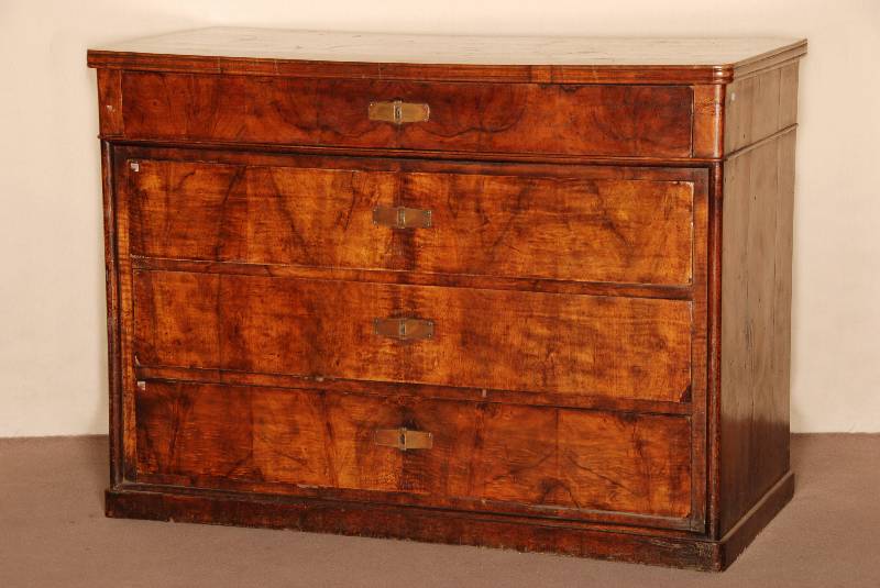 SpÄtbiedermeierkommode, westdeutsch/wohl Pfalz , um 1840/50, 4-schÜbig, Korpus Weichholz, Wurzelnußfurnier von hervorragender QualitÄt, alt ...