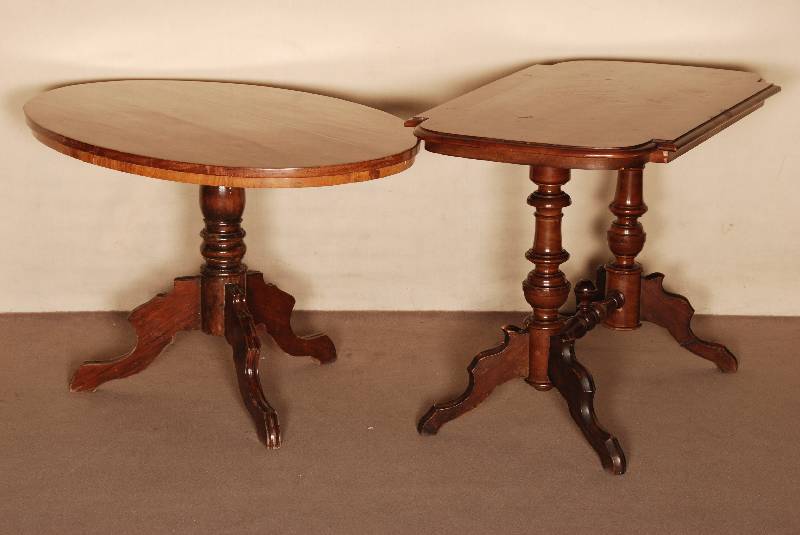 Beistelltisch, deutsch, um 1870/80, GrÜnderzeit, 2-sÄulig, 4 AuslegerfÜße, Nußbaum massiv, Weichholz, Platte verkrakt, Wurzelnußfurnier, ...