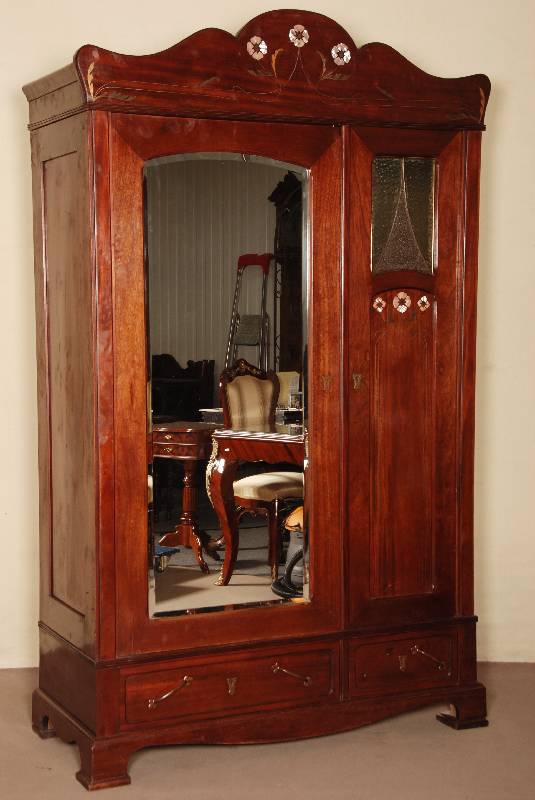 Schlafzimmerschrank, deutsch, um 1895/1900, Jugendstil, Mahagoni furniert, gerader Korpus, zerlegbar, 2-tÜrig, mit darunter liegenden Schubladen, ...