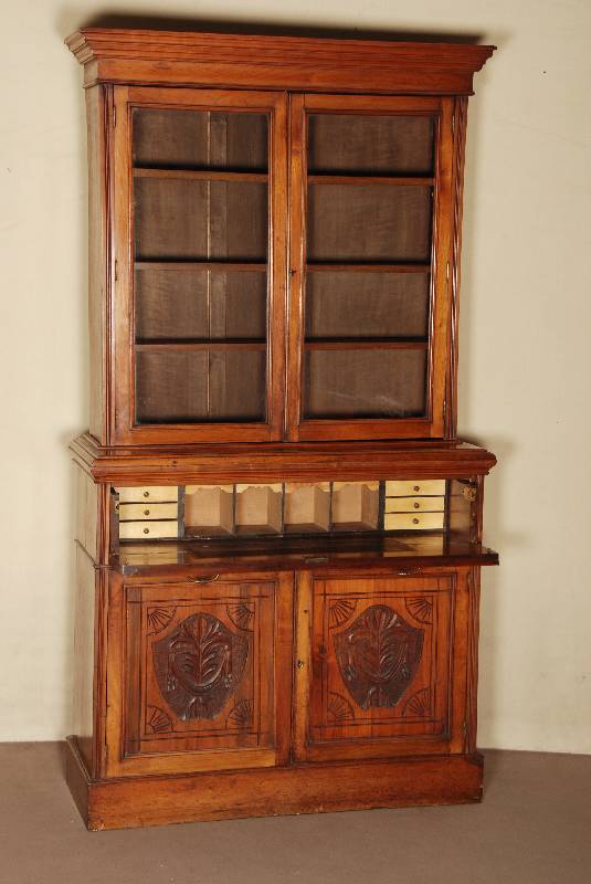 Vielzweckschrank, deutsch, um 1860/70, Korpus Weichholz/Hartholz, Nußbaum massiv bzw. Ahorn massiv, z.T. Wurzelnußfurnier, original GlÄser, ...
