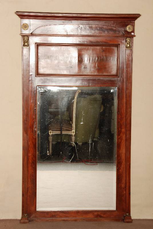Großer Spiegel, deutsch, um 1870, Empirestil , Korpus Weichholz, Mahagonifurnier, aufwendige Bronzeapplikationen, Rosetten und Karyatiden, Spiegel ...