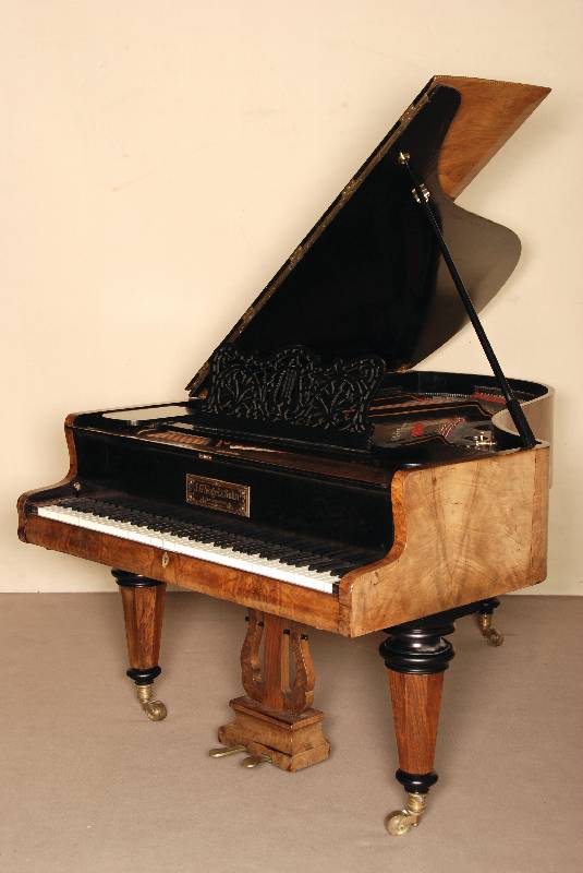 StutzflÜgel, deutsch/Plauen, um 1860/70, Hersteller J.G. Vogel & Sohn, z.T. Metallrahmen, Wurzelnußfurnier gespiegelt verlegt, ursprÜnglich ...