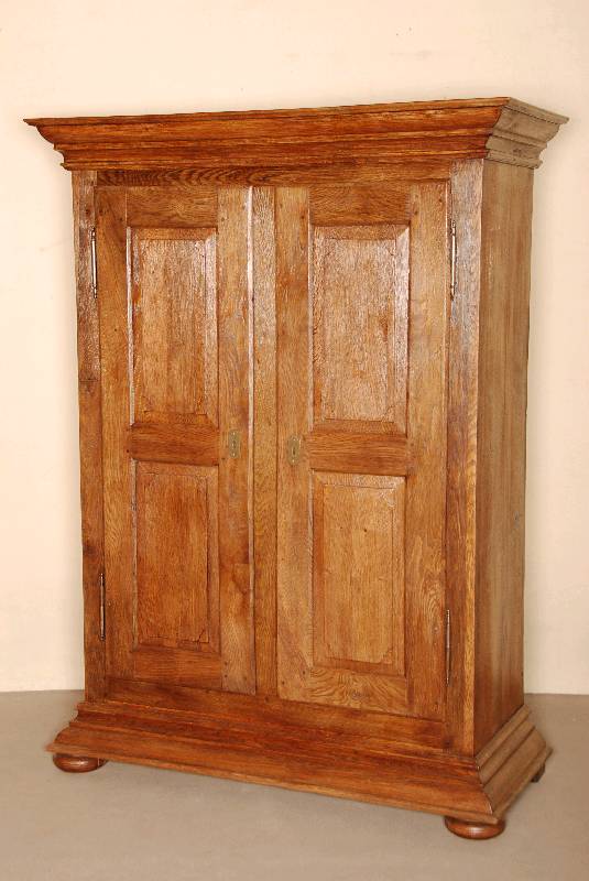 Barock- bzw. Biedermeierschrank, mitteldeutsch/Raum KÖln, um 1820/30, 2-tÜrig, bÄuerlich, Front reich gegliedert, Inlets einfach getreppt, ...